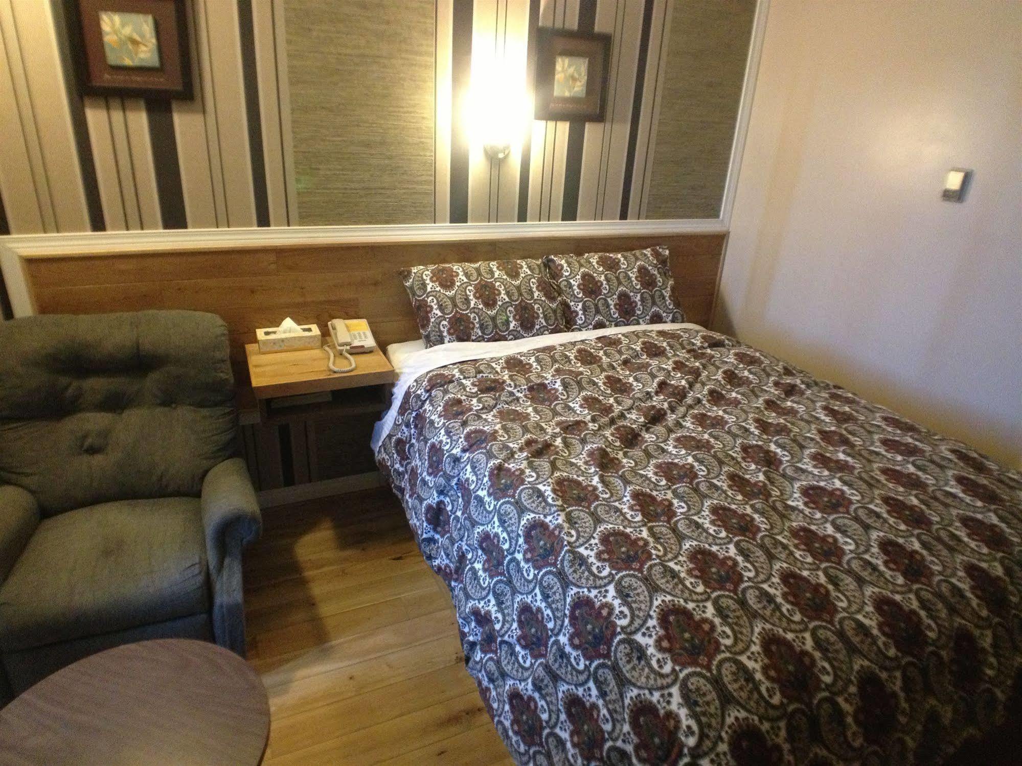 Galaxy Motel St. Paul Экстерьер фото