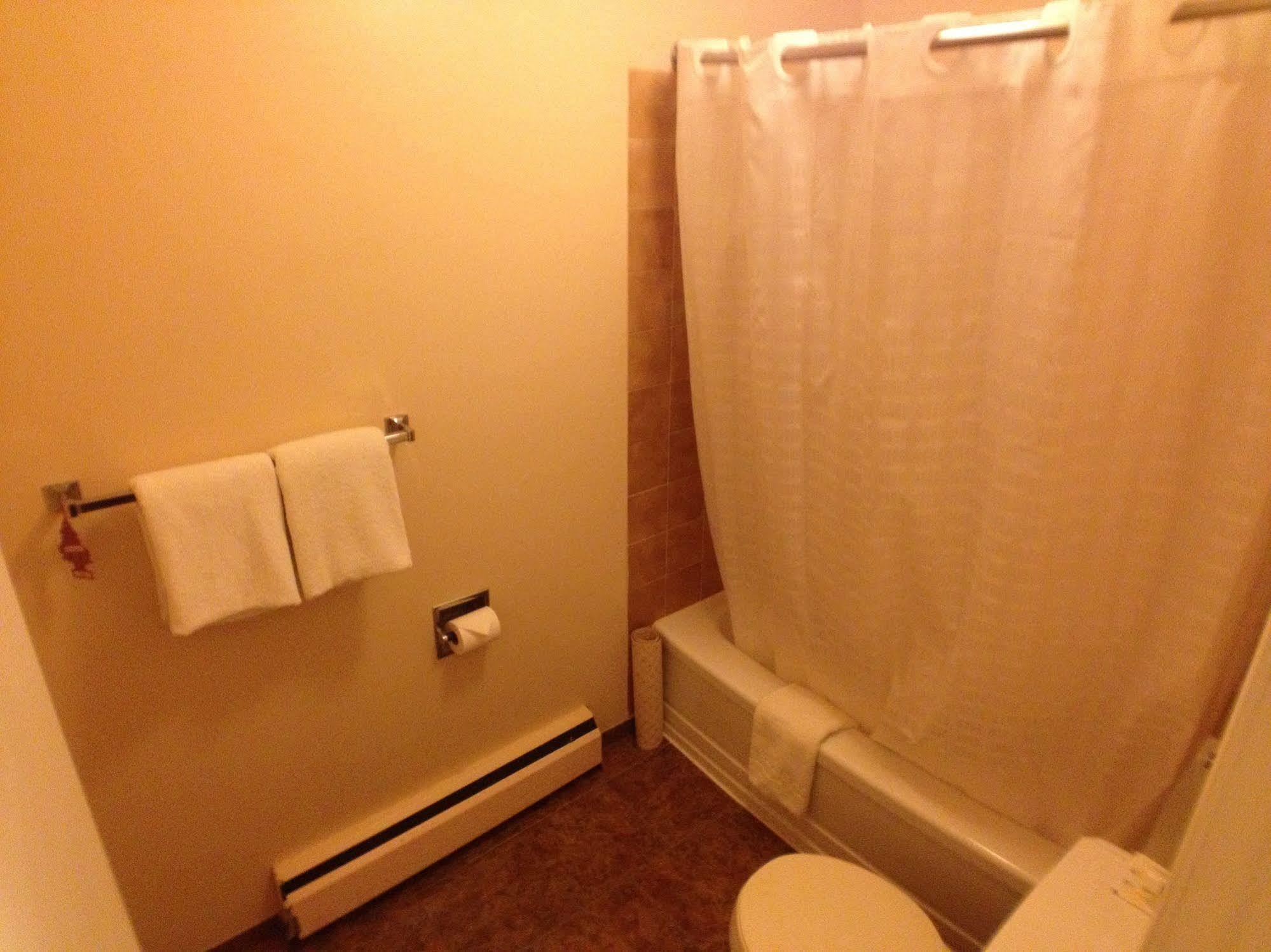 Galaxy Motel St. Paul Экстерьер фото